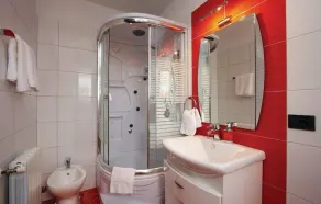 Luxury villa with heated pool and large private garden, near the sea - Image 4