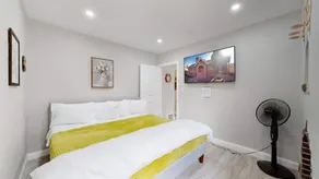 groovy apartment in the heart of the city - Image 5