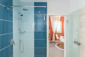 Spacious & high-quality vacation apartment with sun terrace & parking space - Image 4
