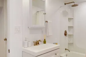 Branford Private Home - Seasonal Pool, beachside community, close to shopping, dining, town - Image 3
