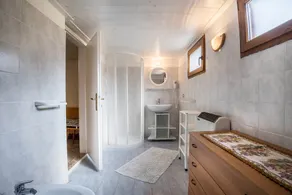 Holiday Home \"Camilla\" with Lake Views, Garden & Wi-Fi - Image 5