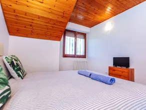 Caratteristica villa indipendente per 9 persone con piscina privata, WIFI, TV e patio - Image 5