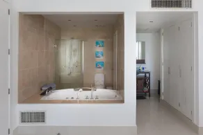 Top-class beachfront condo with sea views, jacuzzi, in gated resort with pool! - Image 3