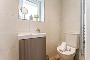 Modern Northwich 3 Bed by 53 Degrees Property, Sleeps 6 with FREE Parking - Image 5
