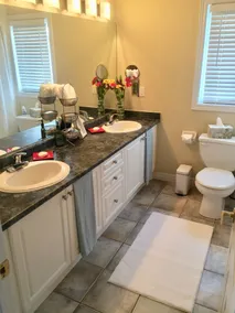 Sleeps 12-  Airy 3 bedroom, 1.5 baths semi-detached home - Image 3