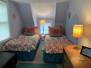 Charmerende søhus med adgang til stranden og udsigt over søen - Image 5