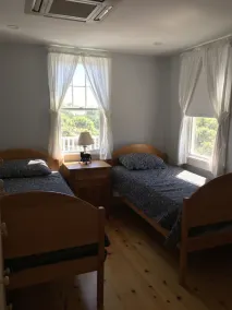 Cozy Quidnet Cottage - Image 5
