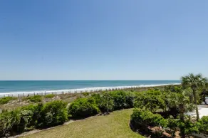 Tolle Aussicht direkt auf den Strand von diesem 2. Stock direkt am Meer Wohnung - Image 5