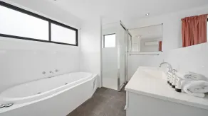 Jillamatong 14 - 3BR House l Pet Friendly l Fenced Backyard l WiFi - Image 3