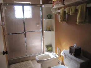 Ein ruhiger und erholsamer Ort, an dem Sie sich vom wirklichen Leben abkoppeln können. Komfort von zu Hause - Image 2