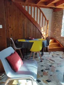 Maison indépendante avec jardin dans le village de Quézac - Image 4