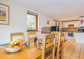 Luxury lodge residing at the top of the wooded valley. - Image 5