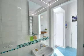 Casa Olivo Marino A: A graceful apartment which faces the sun and the sea, with Free WI-FI. - Image 3