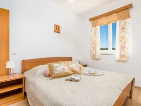 Lovely apartment for 4 guests with pool, A/C, WIFI, TV and terrace - Image 3