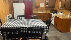 Relaxing 2 bedroom cabin near Burr Oak State Park - Image 5
