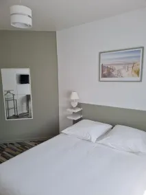 Heated swimming pool 4-star tourist accommodation 10mns walk from port Biganos - Image 3