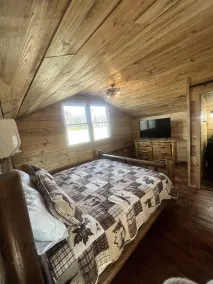 Rustic Tobacco Barn Cabin in the heart of Yadkin Valley Wine Country - Image 5