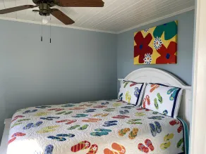 Peaceful Lakefront Cottage - Image 4