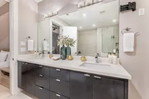 River Oaks Hideaway! Indoor Garden, Fountain, eBikes, Mid&Short Term Rental - Image 3
