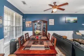 4BR Home with calif king bed Sleeps 10, Gym near Airport - Image 5