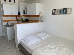 Lovely studio with magnificent sea view located on the main beach and close to the center - Image 3