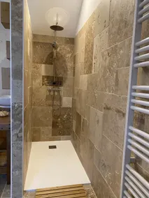Maison de Charme Avec Jacuzzi - Image 4