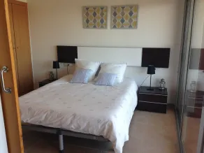 Magnificent 2-bedroom apartment sleeps 5 with marina and sea views - Image 3