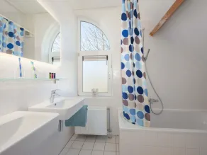 Grand hébergement convivial et familial avec piscine chauffée, sauna et terrasse - Image 5