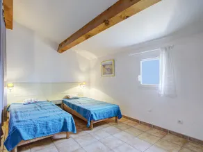 Quiet 6-Guest Apartment in Homps - Image 4