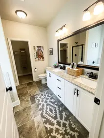 Cheerful spacious home-5 min to Bruce's Field/Downtown - Image 3