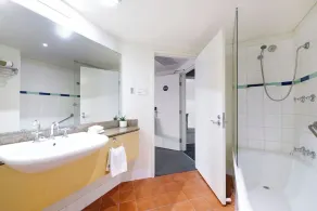 Darwin Harbourside Escape in Two Adjacent Rooms - Image 3