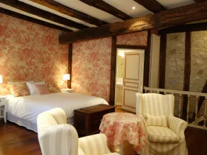 Ancient, fully restored, 13th century medieval village house with garden & patio - Image 3
