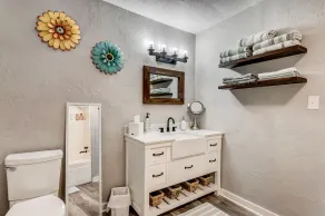 Home away from Home with amenities & private fenced yard. Walking distant to OSU - Image 4
