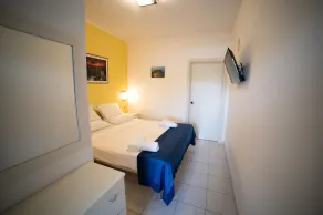 Standard Double Room - Image 4