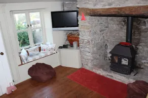 Casa de 400 años de antigüedad se encuentra en el encantador pueblo de West Down en North Devon - Image 2