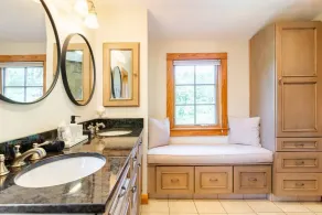 Spacious Getaway with Sauna, Close to Newport & Beaches - Image 4