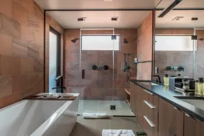 Luxury Service 3 Kings and Bunks & PRIVATE Pool - Sleeps 12 -  Daily HK - Image 5