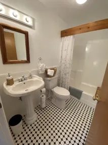 Vineyard Carriage House with High Speed Internet. - Image 3