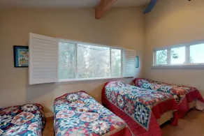 Dog-friendly maison avec deux lofts, terrasse, piscine partagée, 3 plages! - Image 2