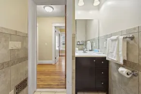Cozy Upper 3 bed 2 full bath + loft + balcony - Image 3
