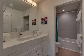 Shore Camp - Lakefront: 4 BR / 2. 5 BA quatre chambres à Tahoe City, pour 10 personnes - Image 3