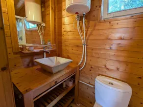 Charming 28m² Gypsy Caravan in Val de Loire, Sleeps 4, Near Castles & Bike Trails - Image 2