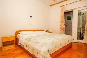 Holiday apartment with air conditioning and balcony - Image 3