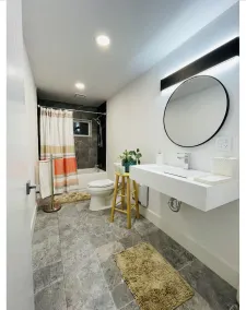 Mid-Century modern Lakeview Stay - Image 2