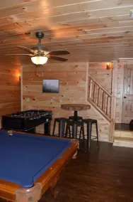 NEWER cabin, 5 BR, 2 fireplaces, hot tub, privacy - Image 3