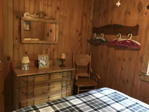 Knotty Pine Cabin on the Lake - Image 5