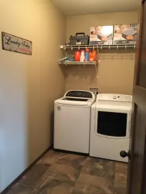 Okoboji New 3 Bed. Cabin at Bridges Bay Resort- Includes 6 passes to Waterpark! - Image 3