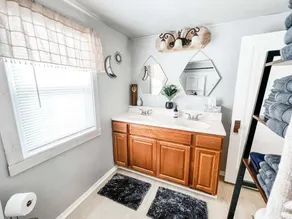 Reclaimed Historic Home 1min to Downtown-Sleeps 7! - Image 3