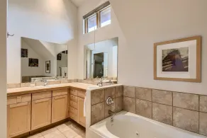 4 Bedrooms - Image 3