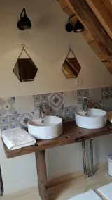 Farm dating from 1870 for lovers of the great outdoors. Sleeps 8-10 in the Cézallier. - Image 3
